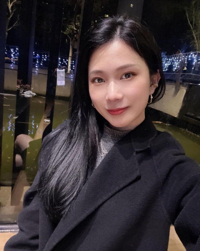 欣欣向荣的第一张照片--重庆闪婚服务中心